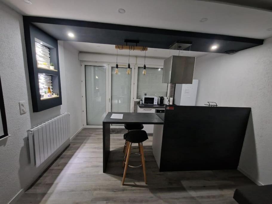 Logement Atypique & Parking Gratuit Gex Esterno foto