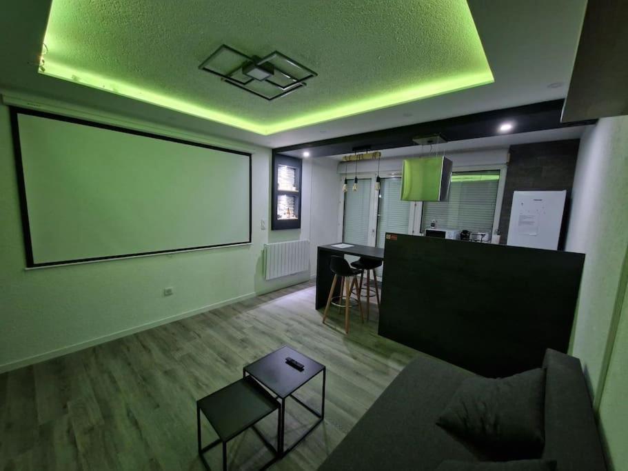 Logement Atypique & Parking Gratuit Gex Esterno foto