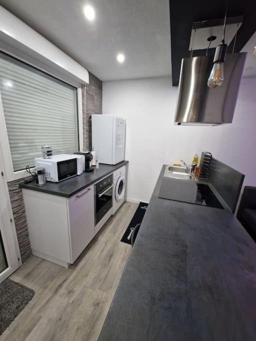 Logement Atypique & Parking Gratuit Gex Esterno foto